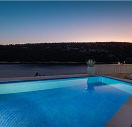 6 Bedroom Waterfront Villa with Pool in Uvala Ljubljeva near Trogir, Sleeps 12-13